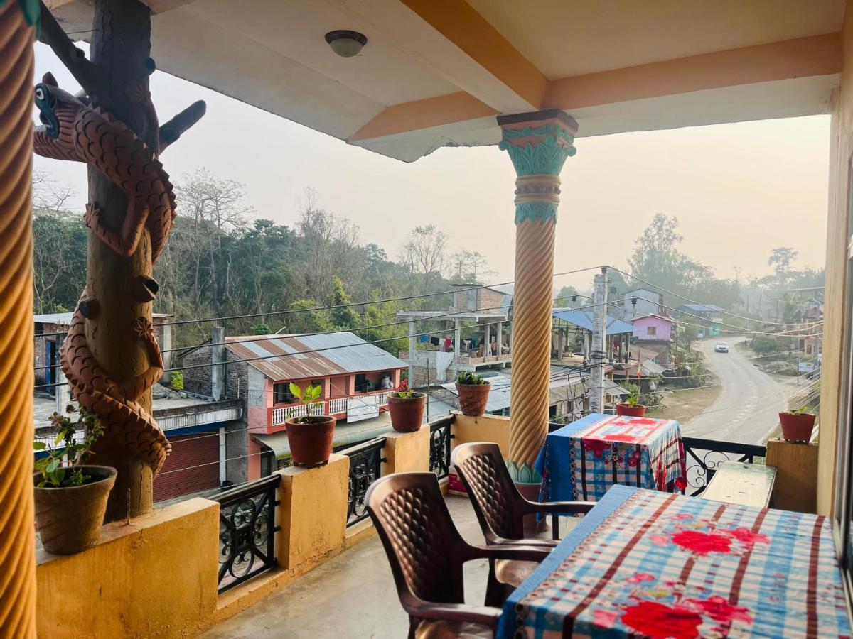 Tiger Corner Inn Homestay Sauraha Dış mekan fotoğraf