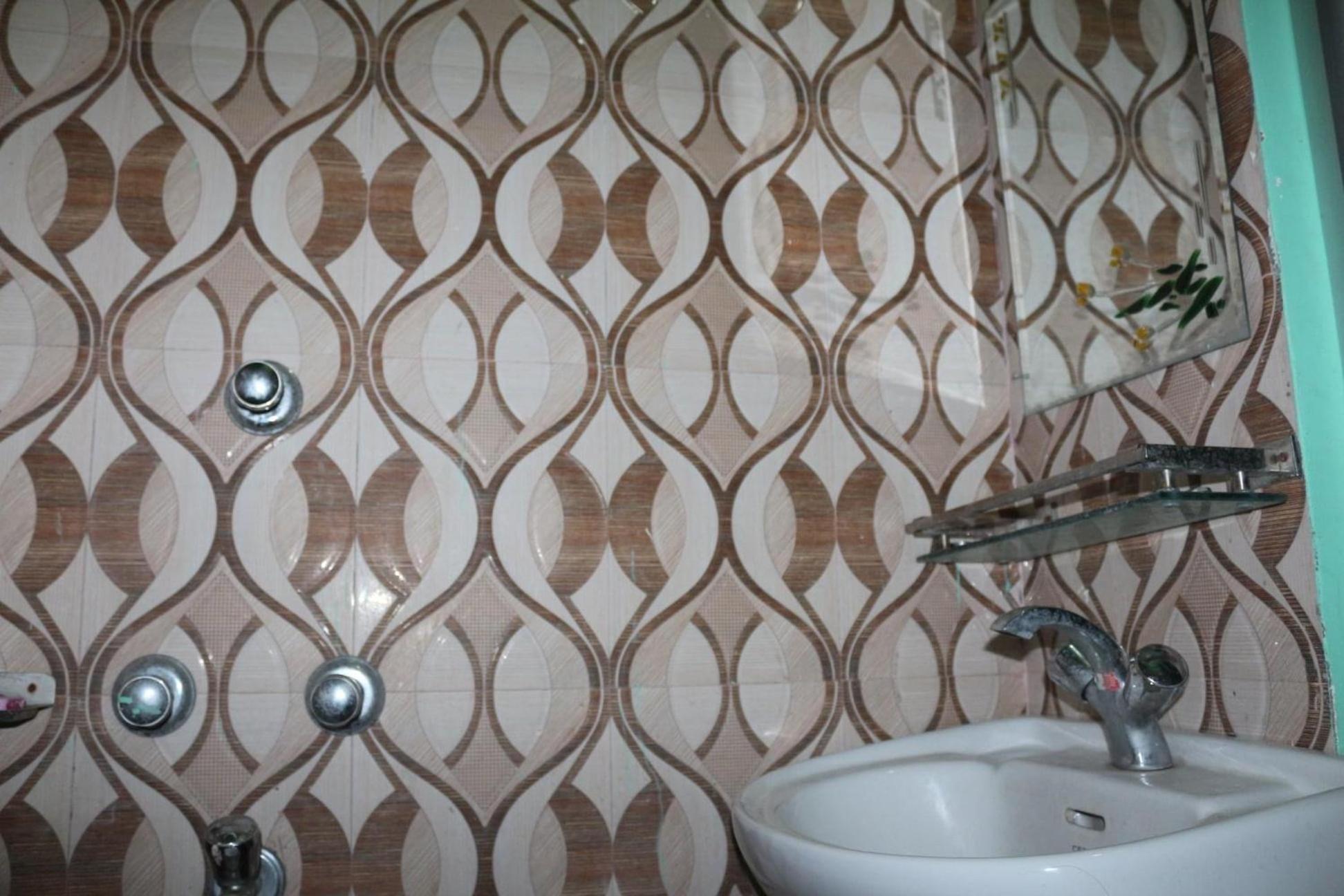 Tiger Corner Inn Homestay Sauraha Oda fotoğraf