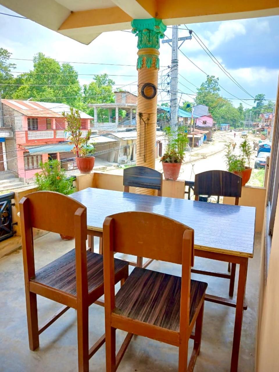 Tiger Corner Inn Homestay Sauraha Dış mekan fotoğraf