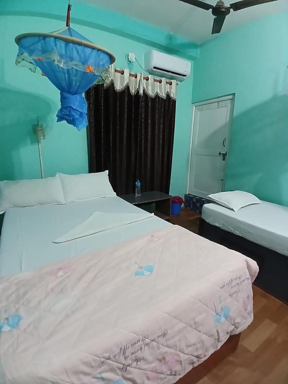Tiger Corner Inn Homestay Sauraha Dış mekan fotoğraf