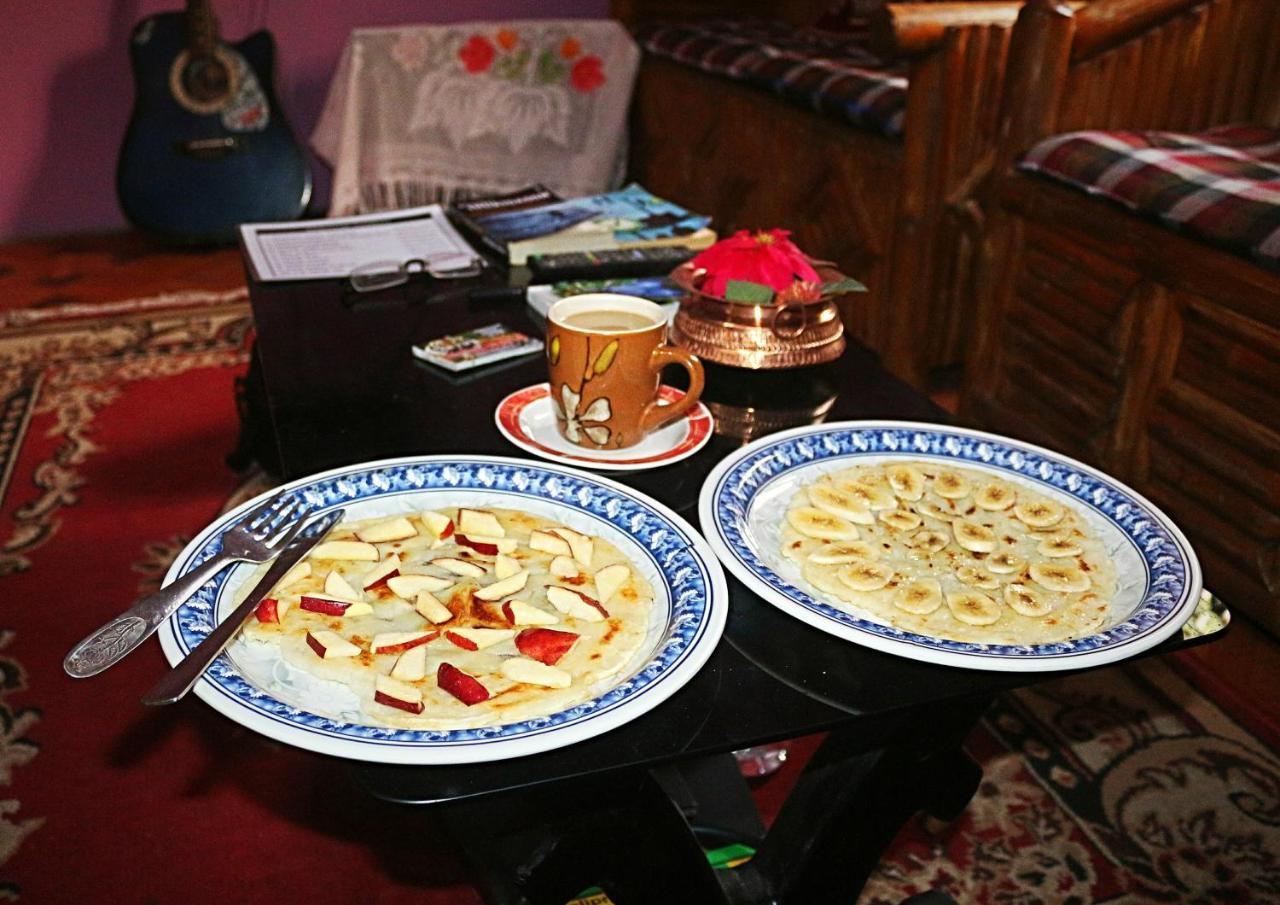 Tiger Corner Inn Homestay Sauraha Dış mekan fotoğraf